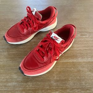 Women’s Nike Waffle Debut gym Red/Gym Red-Sail-Black Size 6